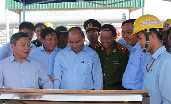 លោកឧបនាយករដ្ឋមន្រ្តីវៀតណាមNguyen Xuan Phuc បំពេញការងារ នៅខែត្រHa Tinh។